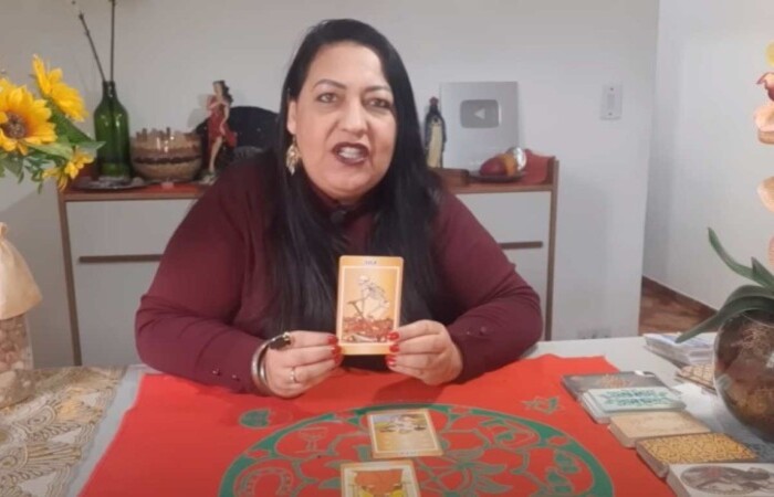 Em tiragem de cartas sobre o período pós eleitoral, a cigana Sulamita revelou que "muita coisa ainda vai ocorrer" até a posse de Lula como presidente: "Podemos esperar coisas alarmantes"/Crédito: Reprodução/Youtube Luz de Cigana Sulamita - OFICIAL Em tiragem de cartas sobre o período pós eleitoral, a cigana Sulamita revelou que "muita coisa ainda vai ocorrer" até a posse de Lula como presidente: "Podemos esperar coisas alarmantes"/Crédito: Reprodução/Youtube Luz de Cigana Sulamita - OFICIAL