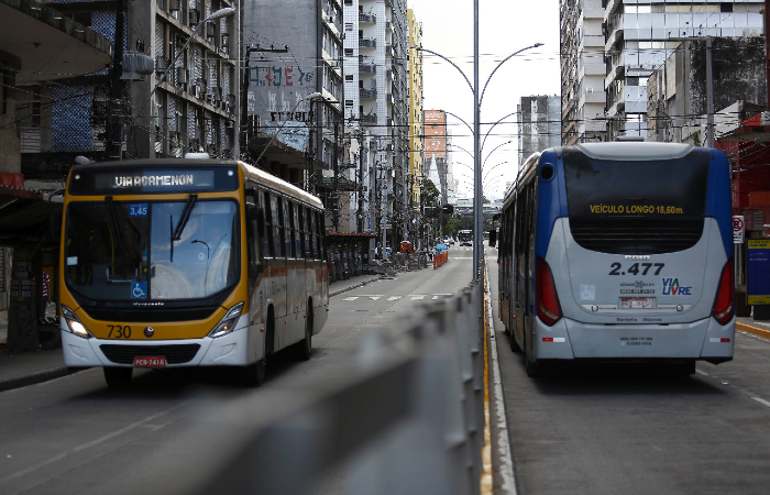 O Enem inicia neste domingo (13) e ter&aacute; o refor&ccedil;o em 21 linhas de &ocirc;nibus./Foto: Paulo Paiva/DP
