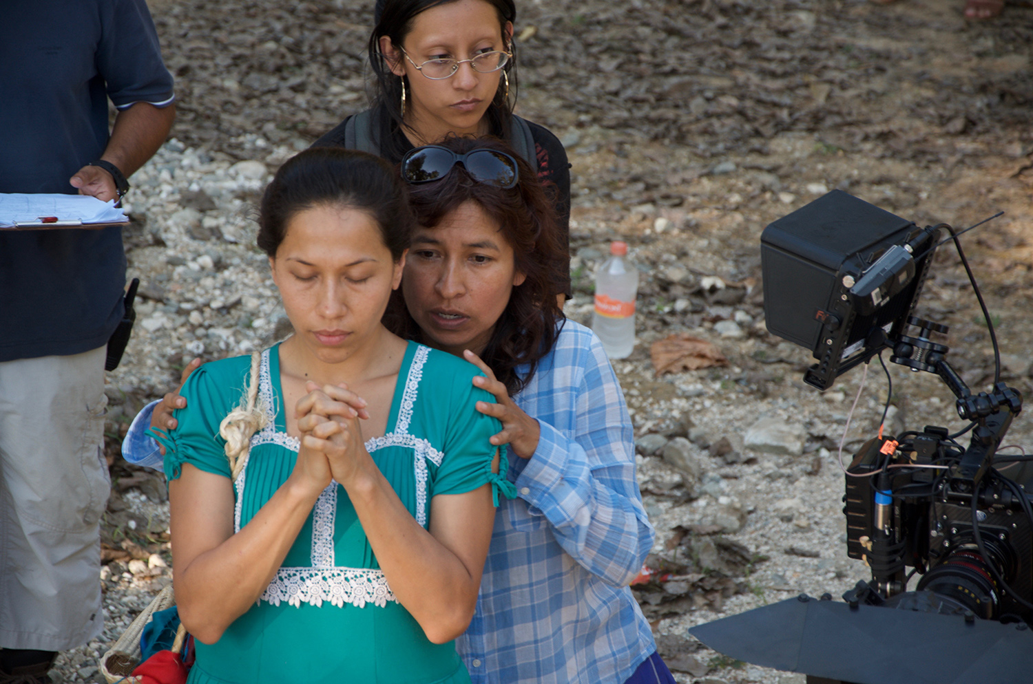 Yolanda Cruz (direita) dirige Hope, Soledad, em exibição no 1º OLAR