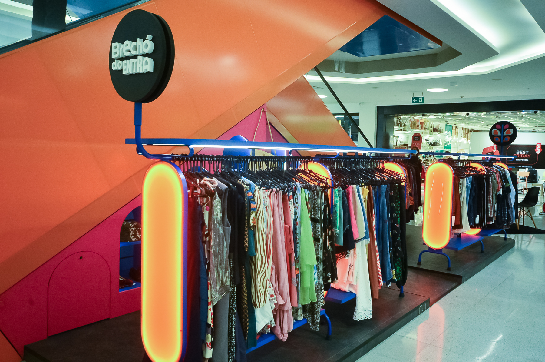 A&ccedil;&atilde;o social re&uacute;ne moda, sustentabilidade e solidariedade a pre&ccedil;os acess&iacute;veis no shopping Recife/Thiago Medeiros - AI Brech&oacute; do Entra