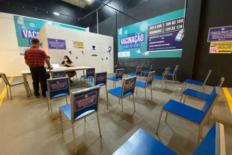 Imunizante está sendo aplicado no ponto de vacinação do centro de compras/Divulgação Imunizante está sendo aplicado no ponto de vacinação do centro de compras/Divulgação