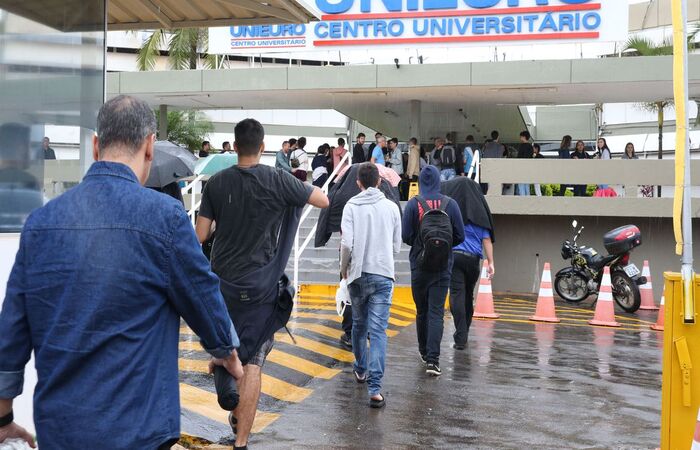 Portões abrem 12h para os quase 600 mil estudantes inscritos/Antônio Cruz/Agência Brasil Portões abrem 12h para os quase 600 mil estudantes inscritos/Antônio Cruz/Agência Brasil
