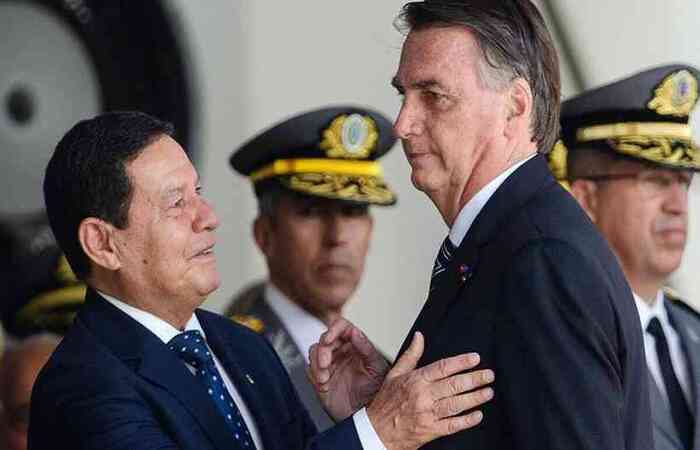 O senador eleito disse que uma intervenção traria prejuízos à economia, e que os protestos deveriam ter começado quando o STF retirou as condenações de Lula (Crédito: TÉRCIO TEIXEIRA / AFP) O senador eleito disse que uma intervenção traria prejuízos à economia, e que os protestos deveriam ter começado quando o STF retirou as condenações de Lula/Crédito: TÉRCIO TEIXEIRA / AFP