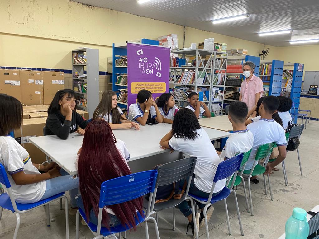 Evento é fruto da Oficina de Criação Audiovisual, na qual participaram adolescentes que receberam celulares com acesso à internet./Foto: Divulgação