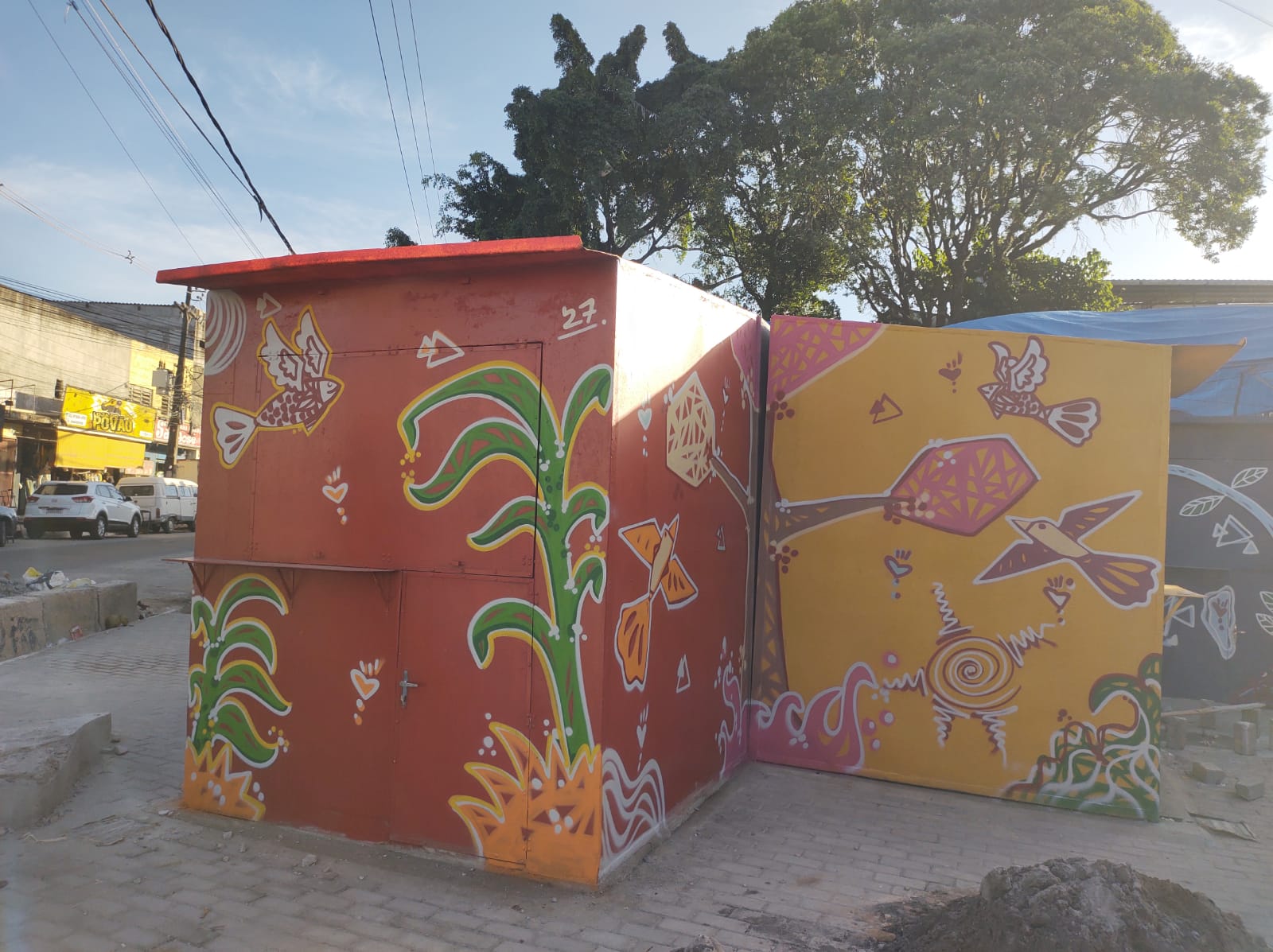 Novas barracas terão uma padronização com o trabalho de grafitagem do artista Carlos André/PMO Novas barracas terão uma padronização com o trabalho de grafitagem do artista Carlos André/PMO