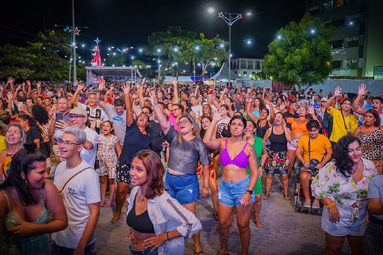 Queima de fogos e shows com atrações locais e nacionais vão embalar o público durante três dias para a chegada de 2023./Divulgação Queima de fogos e shows com atrações locais e nacionais vão embalar o público durante três dias para a chegada de 2023./Divulgação
