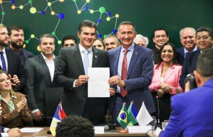Governador reeleito do Pará foi eleito para o cargo por unanimidade em votação realizada entre os governadores dos nove estados da Amazônia Legal: Acre, Amapá, Amazonas, Mato Grosso, Maranhão, Pará, Rondônia, Roraima e Tocantins. (Crédito: Marco Santos/Ascom/Consórcio da Amazônia Legal) Governador reeleito do Pará foi eleito para o cargo por unanimidade em votação realizada entre os governadores dos nove estados da Amazônia Legal: Acre, Amapá, Amazonas, Mato Grosso, Maranhão, Pará, Rondônia, Roraima e Tocantins./Crédito: Marco Santos/Ascom/Consórcio da Amazônia Legal