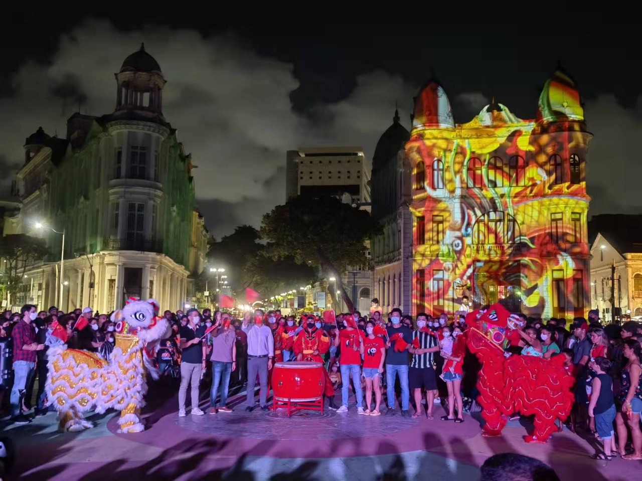Projeções nas fachadas dos prédios anunciam o novo ano chinês./Sandy James/ Esp. DP foto Projeções nas fachadas dos prédios anunciam o novo ano chinês./Sandy James/ Esp. DP foto
