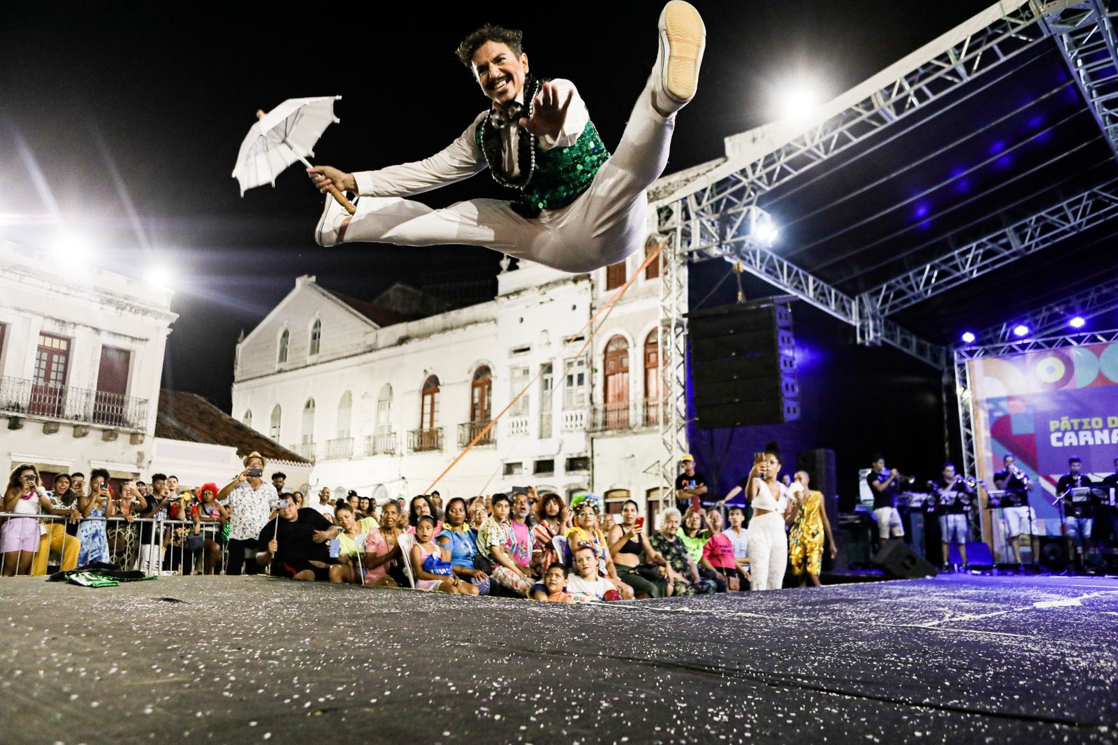 Disputa promovida pela Prefeitura do Recife terminou na noite de hoje, no Pátio de São Pedro, com pódio formado por 12 passistas de várias idades, que receberão, ao todo, R$ 24.864 em prêmios/Foto: Edson Holanda/ PCR Imagem