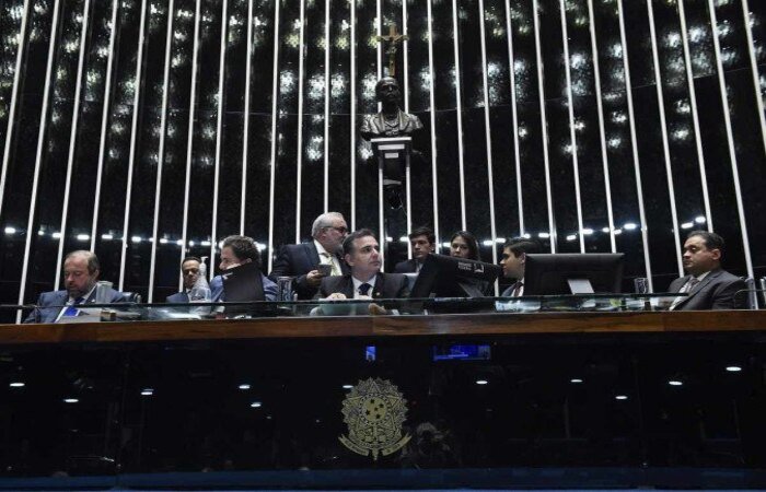 No primeiro dia é escolhido o presidente. No segundo, é realizado o pleito para definir os nomes dos demais lugares da Mesa Diretora/Crédito: Roque de Sá/Agência Senado No primeiro dia é escolhido o presidente. No segundo, é realizado o pleito para definir os nomes dos demais lugares da Mesa Diretora/Crédito: Roque de Sá/Agência Senado