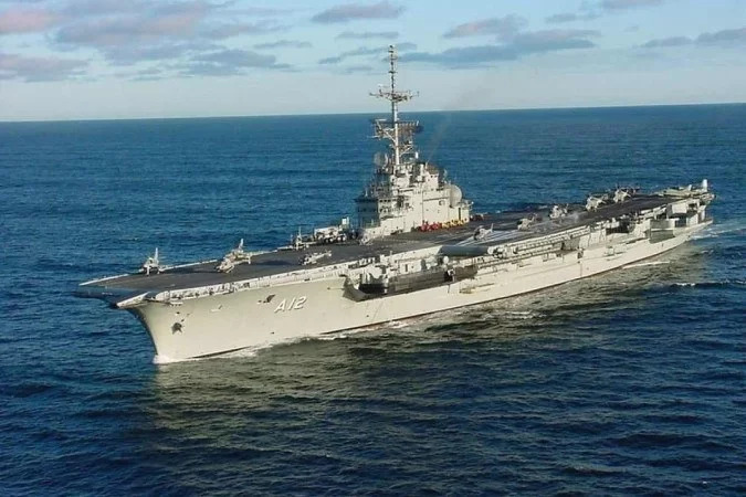 Navio militar estava aposentado desde 2017. Comprado por estrangeiros, foi impedido de atracar na Turquia. Tentou em Pernambuco, mas a Justi&ccedil;a n&atilde;o autorizou, Vagou por meses em alto-mar/Marinha/Divulga&ccedil;&atilde;o