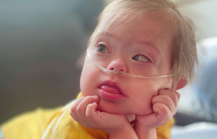 Francisco Guedes Bombini nasceu com síndrome de Down e outras complicações de saúde. O pequeno, de apenas 6 anos, viralizou nas redes sociais após superar a covid-19 duas vezes/Crédito: Reprodução/Instagram @daniguedesbombini_superchico