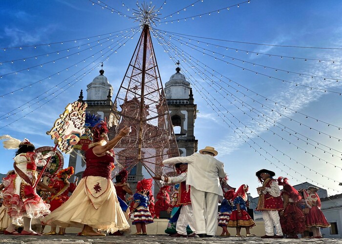 O evento que existe h&aacute; mais de duas d&eacute;cadas - voltou ao P&aacute;tio de S&atilde;o Pedro para tr&ecirc;s edi&ccedil;&otilde;es especiais pr&eacute;-Carnaval. Semana conta com 15 eventos gratuitos, al&eacute;m do 57&ordm; Baile Municipal do Recife. Entre as novidades, Encontro de Afox&eacute;s e a prepara&ccedil;&atilde;o para o Ubuntu, cerim&ocirc;nia de paz e prosperidade que marca o encerramento das pr&eacute;vias/Divulga&ccedil;&atilde;o