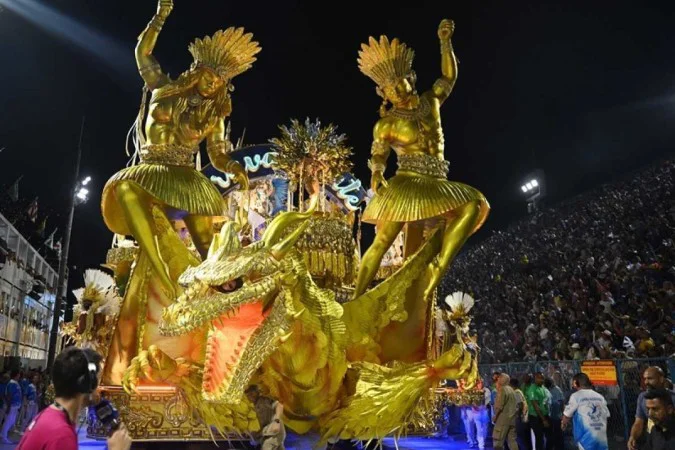 A agremia&ccedil;&atilde;o de Nil&oacute;polis tamb&eacute;m ganhou o pr&ecirc;mio de melhor mestre-sala, com Claudinho/Foto: Carl de Souza/ AFP