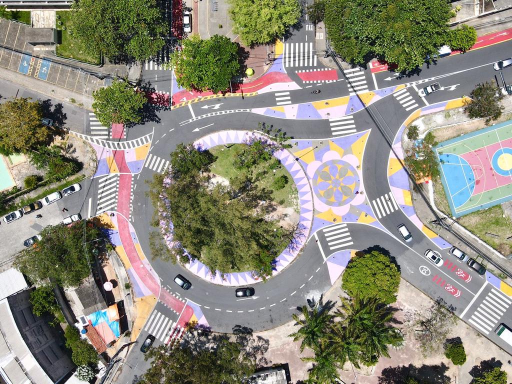 Revitalização integra as ações de urbanismo tático promovidas pela CTTU, que incluíram ordenamento do trânsito, inclusão da faixa de pedestres e requalificação da ciclofaixa no local/Uenni/PCR Revitalização integra as ações de urbanismo tático promovidas pela CTTU, que incluíram ordenamento do trânsito, inclusão da faixa de pedestres e requalificação da ciclofaixa no local/Uenni/PCR