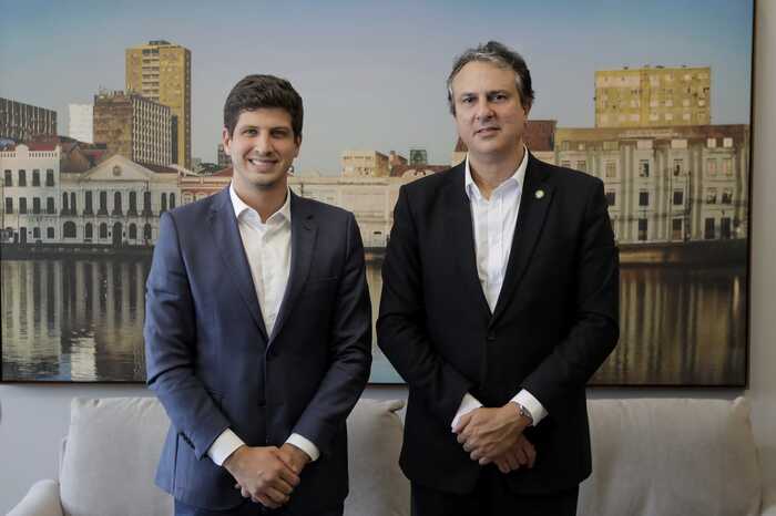 Jo&atilde;o Campos recebeu Camilo Santana e a rec&eacute;m-empossada presidente da Fundaj, M&aacute;rcia Angela Aguiar, na sede da PCR/Foto: Divulga&ccedil;&atilde;o