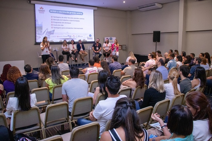 4ª edição da feira de estudo e imigração acontece neste sábado (1º de abril), no Centro de Eventos da Faculdade Pernambucana de Saúde/Foto: Divulgação 4ª edição da feira de estudo e imigração acontece neste sábado (1º de abril), no Centro de Eventos da Faculdade Pernambucana de Saúde/Foto: Divulgação