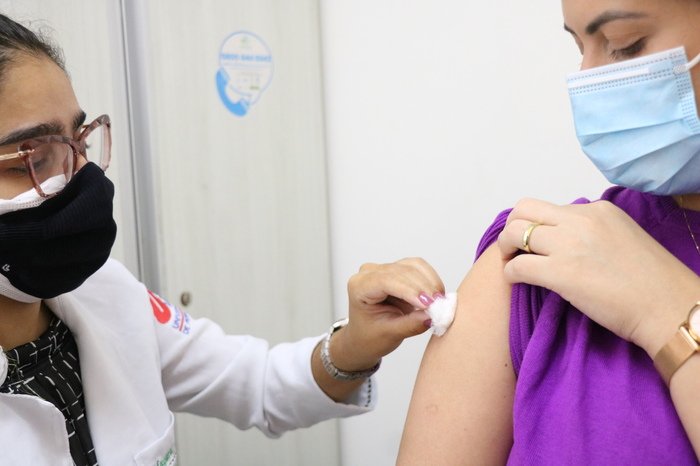 Em todos os locais haverá vacinação contra Covid-19. Além disso, em alguns pontos também terá disponibilidade de atualização do cartão de vacinação/Foto: Divulgação/Ikamahã/Secretaria de Saúde do Recife Em todos os locais haverá vacinação contra Covid-19. Além disso, em alguns pontos também terá disponibilidade de atualização do cartão de vacinação/Foto: Divulgação/Ikamahã/Secretaria de Saúde do Recife