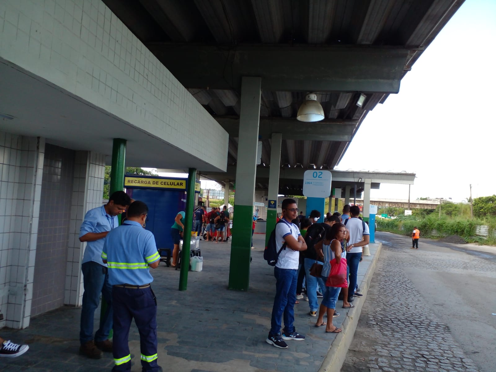 O manifesto n&atilde;o parou a frota de &ocirc;nibus, o fluxo continua normal, o Sindicato dos Rodovi&aacute;rios est&aacute; com carro de som repassando as den&uacute;ncias e problemas do terminal./Cortesia