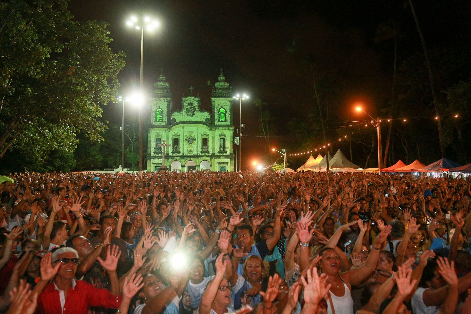 A festa segue at&eacute; o dia 17 com uma extensa programa&ccedil;&atilde;o religiosa e mais de 30 atra&ccedil;&otilde;es musicais, no Monte dos Guararapes/Foto: Divulga&ccedil;&atilde;o/PMJG