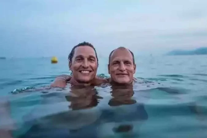 Matthew McConaughey e Woody Harrelson desconfiaram do poss&iacute;vel parentesco por conta da semelhan&ccedil;a f&iacute;sica e de coincid&ecirc;ncias na hist&oacute;rias dos pais/Foto: Reprodu&ccedil;&atilde;o/Instagram