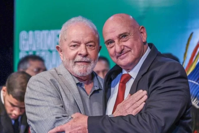 Gonçalves Dias pediu exoneração após divulgação de vídeo que mostra ele e outros funcionários do órgão interagindo com golpistas no 8 de janeiro/Foto: Ricardo Stuckert