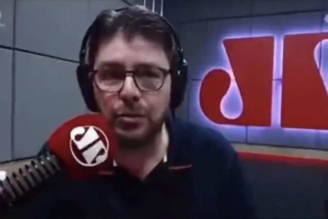 Após proprietário da retransmissora do interior de São Paulo reconhecer ter financiado ataques de 8 de janeiro, emissora paulista encerrou contrato com afiliada (Foto: Reprodução/Youtube) Após proprietário da retransmissora do interior de São Paulo reconhecer ter financiado ataques de 8 de janeiro, emissora paulista encerrou contrato com afiliada/Foto: Reprodução/Youtube