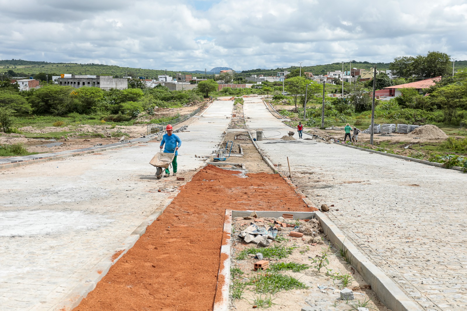 Conjunto de bin&aacute;rios est&aacute; 90% conclu&iacute;do e via do Distrito Industrial j&aacute; est&aacute; totalmente restaurada com asfalto novo/Divulga&ccedil;&atilde;o