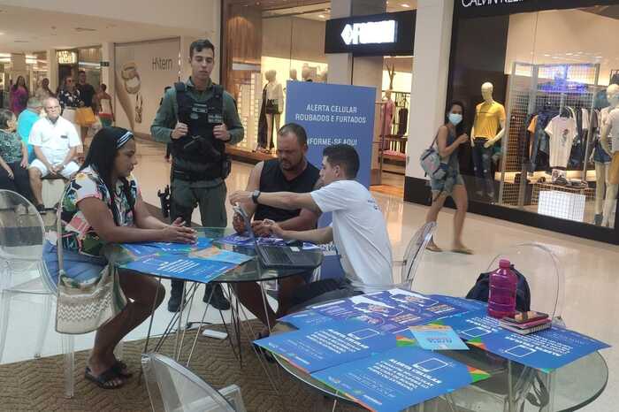 Neste sábado (6) e domingo (7), às forças policiais estarão atendendo o público nos mercados de São José e da Encruzilhada, Parque da Jaqueira, terminais integrados CDU e Camaragibe, shoppings Tacaruna e North Way, além das orlas de Olinda e Boa Viagem./Foto: Divulgação Neste sábado (6) e domingo (7), às forças policiais estarão atendendo o público nos mercados de São José e da Encruzilhada, Parque da Jaqueira, terminais integrados CDU e Camaragibe, shoppings Tacaruna e North Way, além das orlas de Olinda e Boa Viagem./Foto: Divulgação