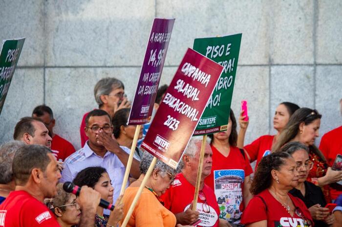 O que ficou decidido durante reunião vai ser debatido em assembleia na manhã desta terça-feira (9)/Foto: Taylline Barret/DP O que ficou decidido durante reunião vai ser debatido em assembleia na manhã desta terça-feira (9)/Foto: Taylline Barret/DP