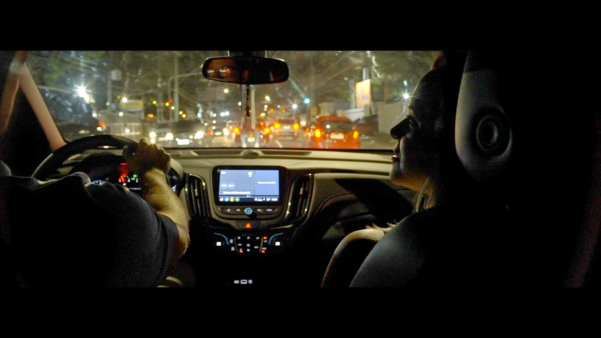 Pe&ccedil;as relembram trag&eacute;dia ocorrida em 2017, quando um condutor embriagado e em excesso de velocidade avan&ccedil;ou sinal e provocou a morte de tr&ecirc;s pessoas. A&ccedil;&atilde;o educativa faz parte da campanha Maio Amarelo/Divulga&ccedil;&atilde;o