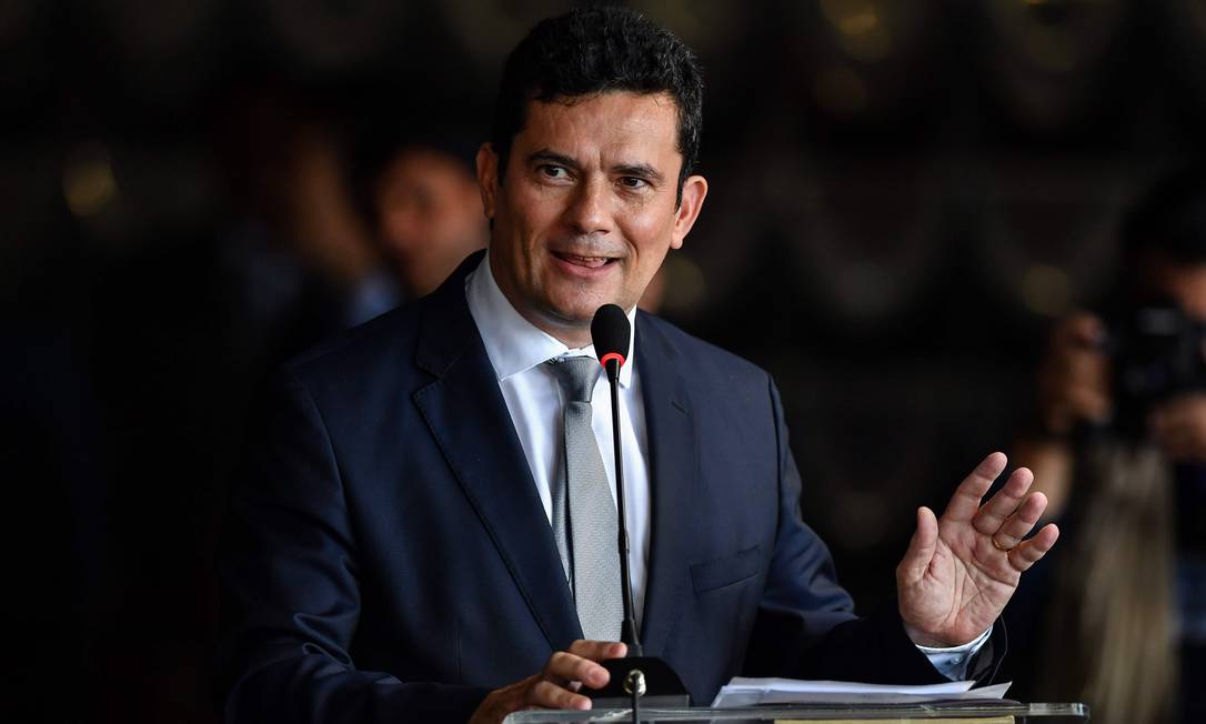 Em entrevista ao programa 'Estúdio I', da Globo News, o senador disse que apoio Bolsonaro somente por não ter uma alternativa que julgasse melhor/Crédito: NELSON ALMEIDA / AFP Em entrevista ao programa 'Estúdio I', da Globo News, o senador disse que apoio Bolsonaro somente por não ter uma alternativa que julgasse melhor/Crédito: NELSON ALMEIDA / AFP