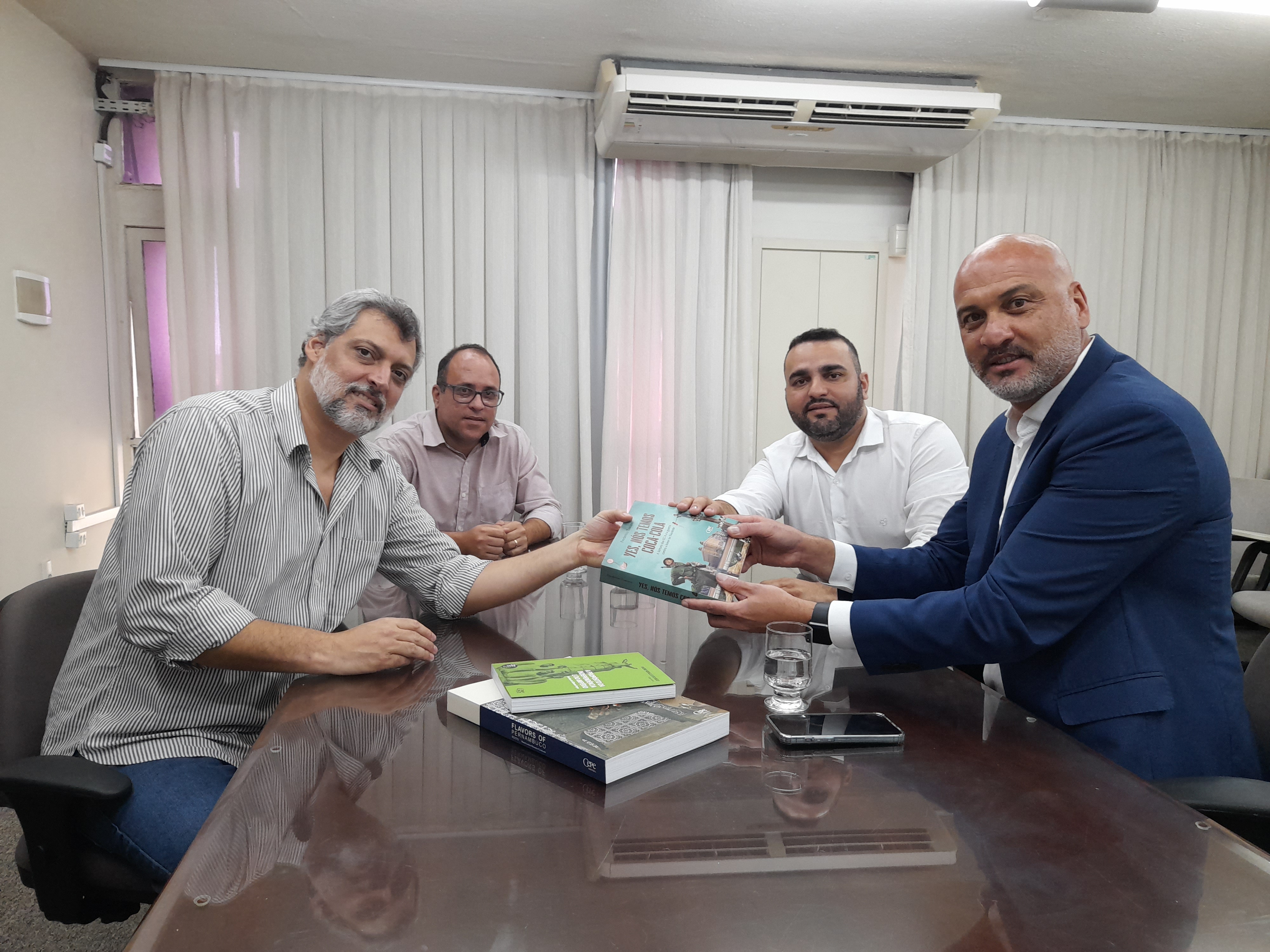 Desde 2021, o projeto Caixa de Leitura entregou 10.038 livros e atendeu a 175 institui&ccedil;&otilde;es de ensino/Divulga&ccedil;&atilde;o/Ascom/Cepe