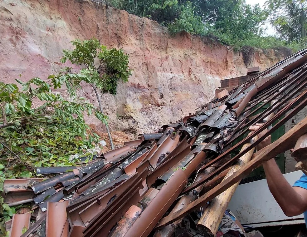 Em Camaragibe houve deslizamento no bairro de Engenho Tiriri, não houve feridos
