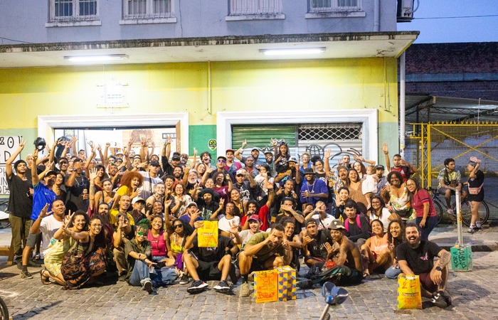 Participantes entram em contato com arte inserida no espaço urbano