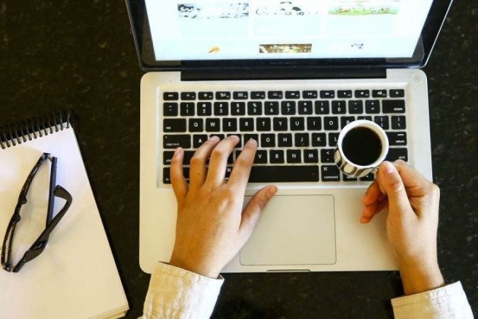 Quase 95% das ofertas de emprego exigem atividade presencial dos funcionários, revela pesquisa. Tendência do home office, que cresceu durante a pandemia, perde espaço ((crédito: Marcelo Camargo/Agência Brasil)) Quase 95% das ofertas de emprego exigem atividade presencial dos funcionários, revela pesquisa. Tendência do home office, que cresceu durante a pandemia, perde espaço/(crédito: Marcelo Camargo/Agência Brasil)