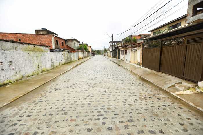 O prefeito João Campos assinou ordens de serviço, neste domingo (9), para melhoria de ruas em Passarinho, Várzea e Torre. As obras iniciam ainda esta semana. Duas vias, realizadas pelo Rua Tinindo, foram entregues na Várzea e Torre/Foto: Divulgação/Wagner Ramos/Prefeitura do Recife O prefeito João Campos assinou ordens de serviço, neste domingo (9), para melhoria de ruas em Passarinho, Várzea e Torre. As obras iniciam ainda esta semana. Duas vias, realizadas pelo Rua Tinindo, foram entregues na Várzea e Torre/Foto: Divulgação/Wagner Ramos/Prefeitura do Recife