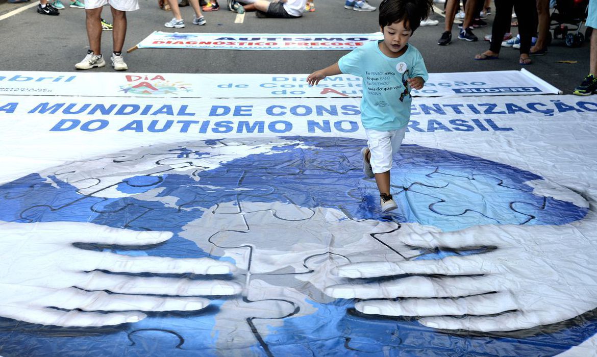 Marcação diferenciada é defendida para garantir direito a pessoas confundidas como ''mal comportadas'' quando sofrem crise sensorial/Tania Rego/Agência Brasil Marcação diferenciada é defendida para garantir direito a pessoas confundidas como ''mal comportadas'' quando sofrem crise sensorial/Tania Rego/Agência Brasil