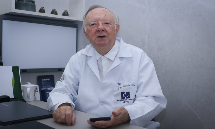 Ele atuou como professor titular e coordenador da disciplina de Urologia do Departamento de Cirurgia da UFPE/Foto: Sandy James/DP Fotos Ele atuou como professor titular e coordenador da disciplina de Urologia do Departamento de Cirurgia da UFPE/Foto: Sandy James/DP Fotos