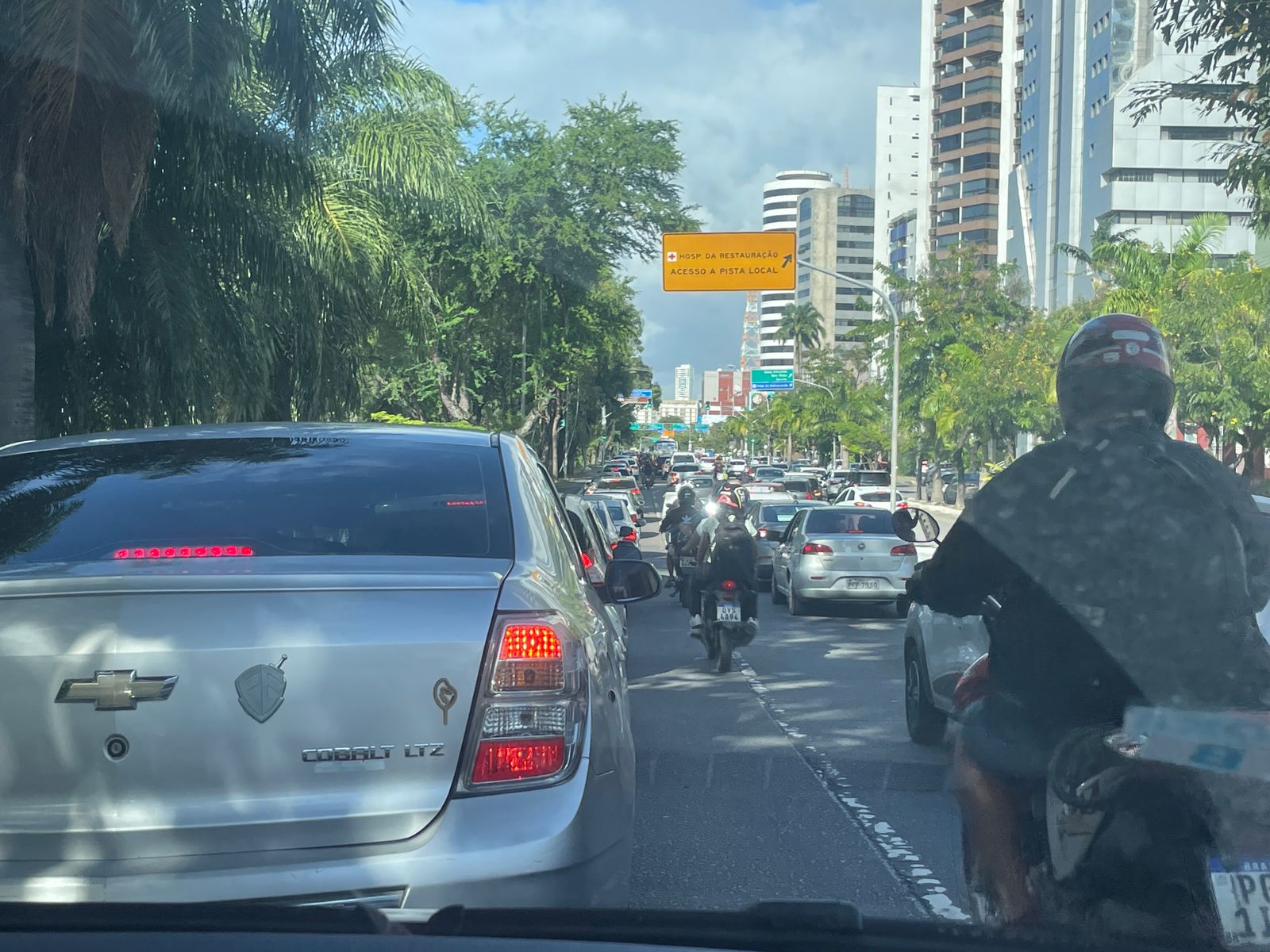 O trânsito desta manhã estava intenso, e causando engarrafamentos