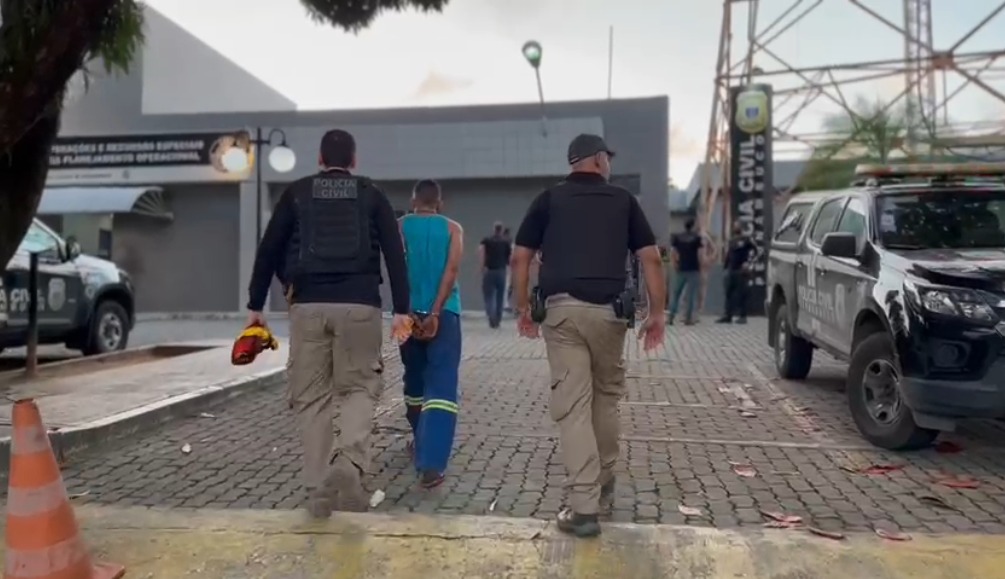 Além do mandados de busca e apreensão domiciliar contra o funcionário público, outras oito pessoas foram indiciadas/Reprodução/redes sociais