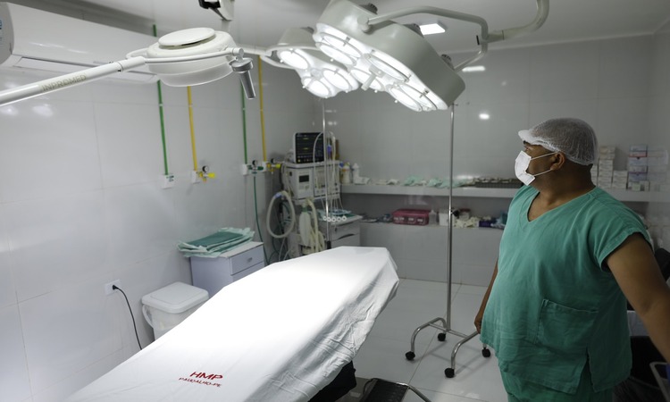 O Bloco realiza uma média de 40 a 50 cirurgias por semana, entre elas, cirurgias de vesícula, histerectomia, hérnias, laqueadura, vasectomia, suspensão de bexiga, postectomia (fimose), perineoplastia, lipomas, entre outras/Foto: Josué Júnior/PMP O Bloco realiza uma média de 40 a 50 cirurgias por semana, entre elas, cirurgias de vesícula, histerectomia, hérnias, laqueadura, vasectomia, suspensão de bexiga, postectomia (fimose), perineoplastia, lipomas, entre outras/Foto: Josué Júnior/PMP
