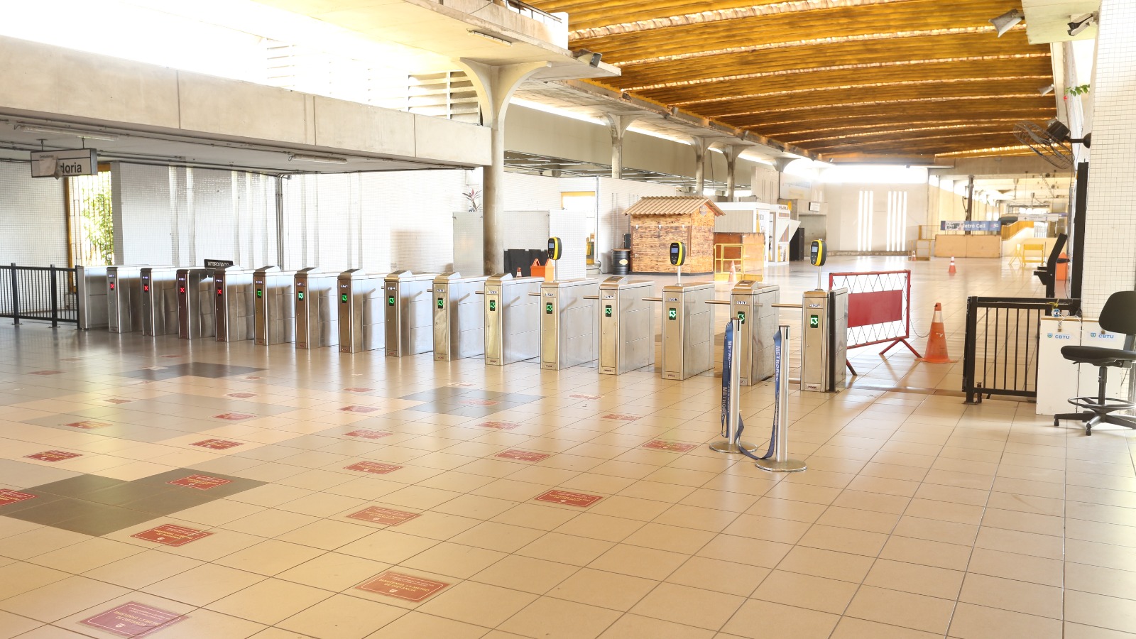 Falta de acordo contre CBTU e Sindmetro-PE mantém estações praticamente desertas e dificultam mobilidade da população/Wanderson Pontes - Sindmetro-PE/Divulgação Falta de acordo contre CBTU e Sindmetro-PE mantém estações praticamente desertas e dificultam mobilidade da população/Wanderson Pontes - Sindmetro-PE/Divulgação