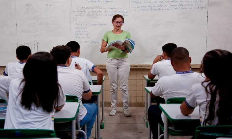 Devem fazer a solicitação professores ativos, aposentados e sem vínculo vigente com o Estado, além de herdeiros dos professores atuantes nas unidades escolares estaduais entre os anos de 1997 a 2006/Foto: Divulgação Devem fazer a solicitação professores ativos, aposentados e sem vínculo vigente com o Estado, além de herdeiros dos professores atuantes nas unidades escolares estaduais entre os anos de 1997 a 2006/Foto: Divulgação