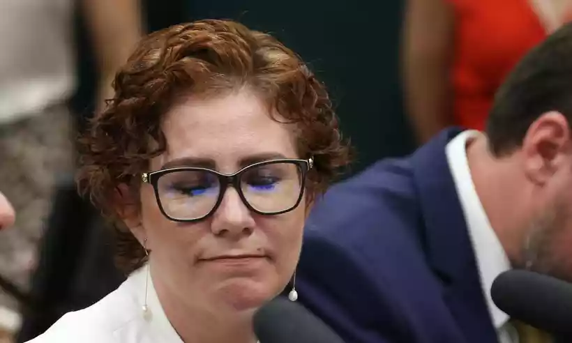 Deputada bolsonarista Carla Zambelli (PL-SP) perseguiu um homem com uma arma apontada para ele na véspera do segundo turno das eleições à presidente em 2022/foto: Lula Marques/EBC Deputada bolsonarista Carla Zambelli (PL-SP) perseguiu um homem com uma arma apontada para ele na véspera do segundo turno das eleições à presidente em 2022/foto: Lula Marques/EBC