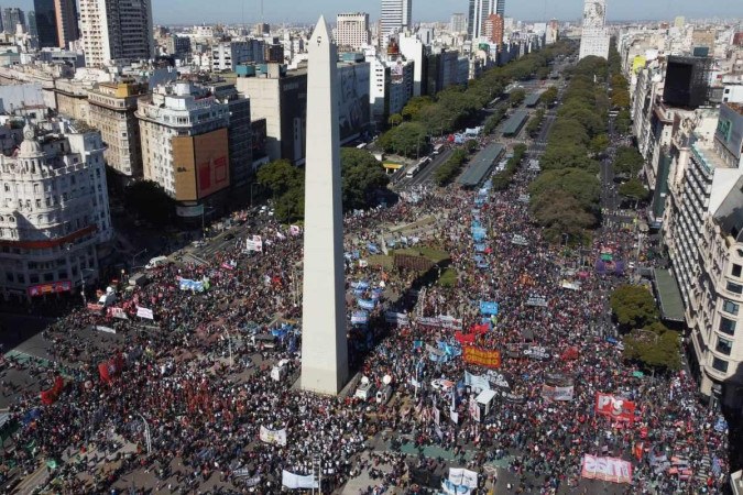 Protesto contra morte de manifestante detido durante ato contra a votação, no Obelisco de Buenos Aires/Foto: Elena Boffeta/AFP Protesto contra morte de manifestante detido durante ato contra a votação, no Obelisco de Buenos Aires/Foto: Elena Boffeta/AFP