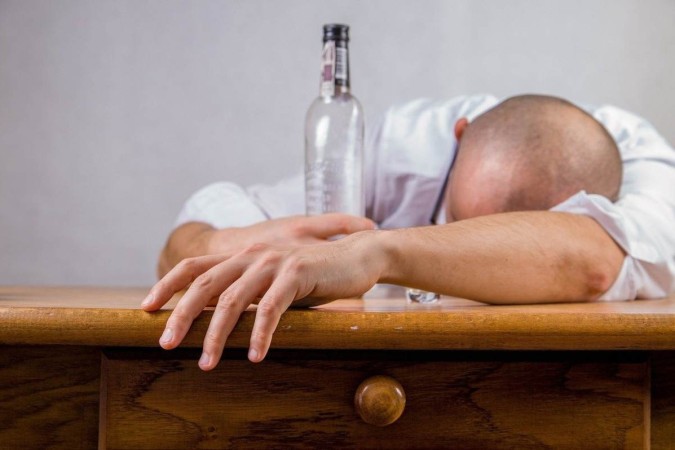Nem todos os pacientes aderem ao tratamento convencional, baseado no uso crônico de medicamentos. Cientistas apostam na técnica para casos graves de alcoolismo/foto: Reprodução/Pixabay Nem todos os pacientes aderem ao tratamento convencional, baseado no uso crônico de medicamentos. Cientistas apostam na técnica para casos graves de alcoolismo/foto: Reprodução/Pixabay
