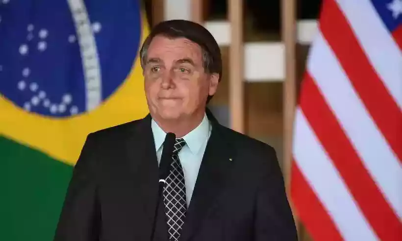 Defesa de Bolsonaro nega declarações do hacker e afirma que vai representar contra o homem/foto: Reprodução/AFP Defesa de Bolsonaro nega declarações do hacker e afirma que vai representar contra o homem/foto: Reprodução/AFP