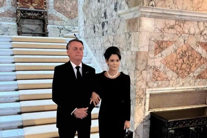 Moraes autoriza quebra de sigilo bancário de Bolsonaro e Michelle/foto: Reprodução/Twitter