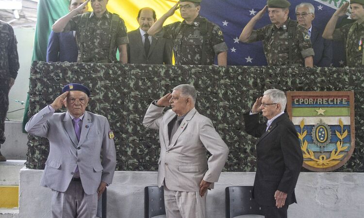 Na ocasi&atilde;o, os homenageados receberam a Medalha Her&oacute;is de Casa Forte, a qual representa bravura, poder e decis&atilde;o/Foto: R&ocirc;mulo Chico/Esp. DP Fotos